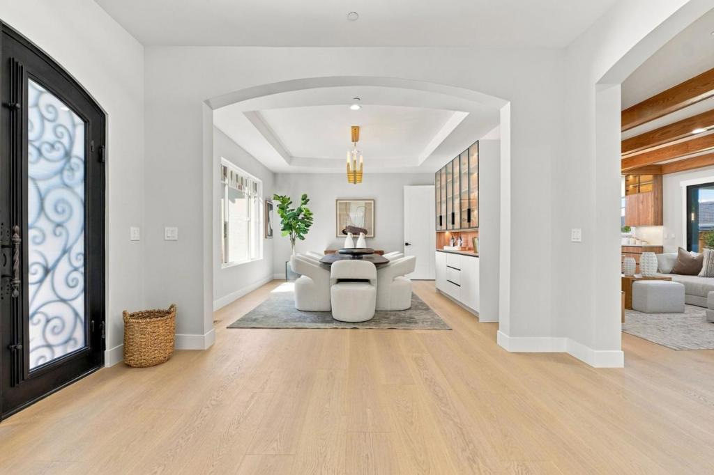 3373 Beaumont Square