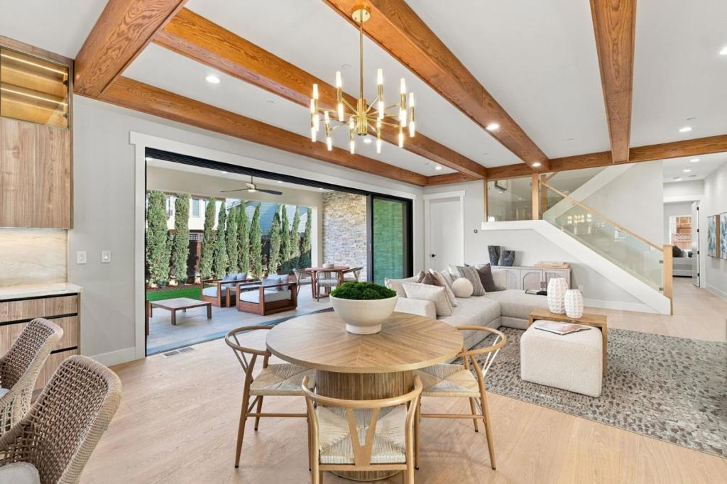 3373 Beaumont Square