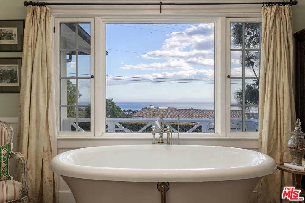 Santa Barbara, California 93108, United States, 5 Bedrooms Bedrooms, ,4 BathroomsBathrooms,Residential,Active,142281