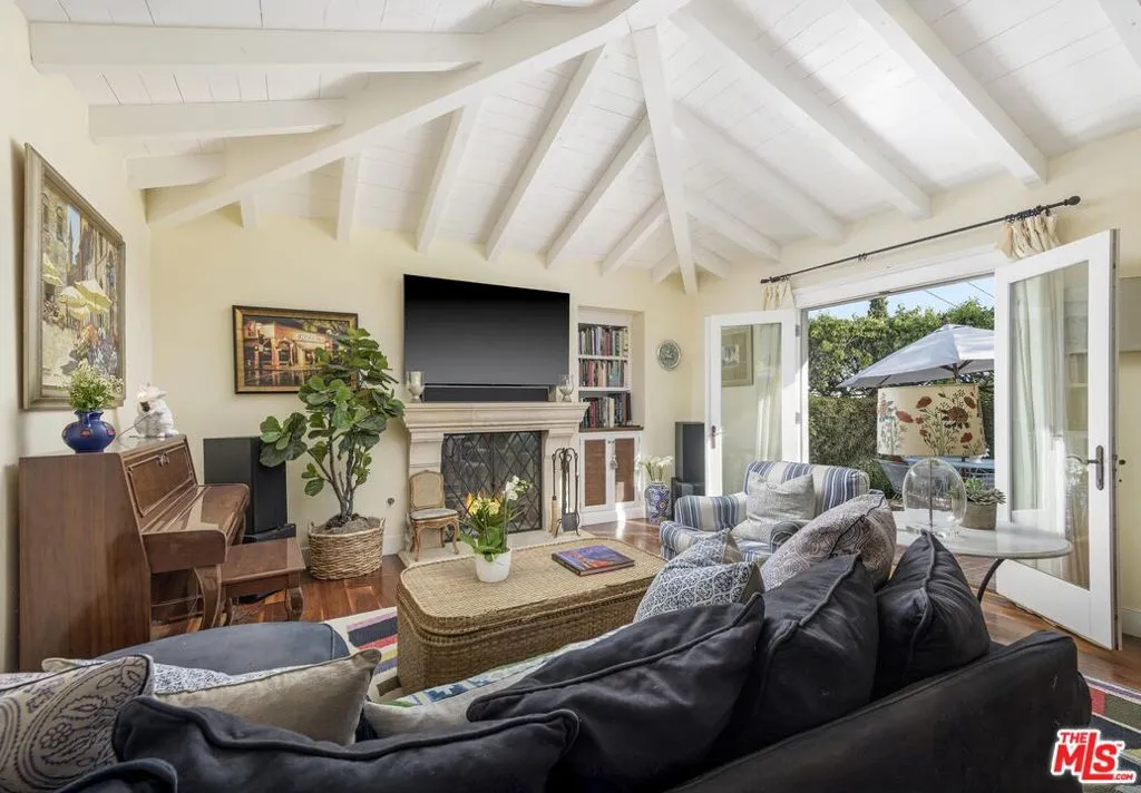 Santa Barbara, California 93108, United States, 5 Bedrooms Bedrooms, ,4 BathroomsBathrooms,Residential,Active,142281