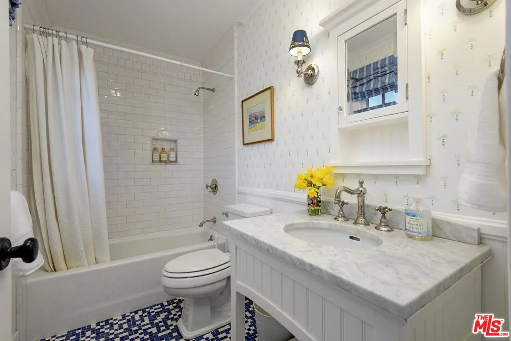 Santa Barbara, California 93108, United States, 5 Bedrooms Bedrooms, ,4 BathroomsBathrooms,Residential,Active,142281