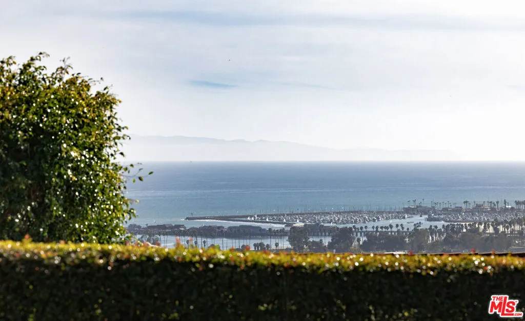 Santa Barbara, California 93108, United States, 5 Bedrooms Bedrooms, ,4 BathroomsBathrooms,Residential,Active,142281