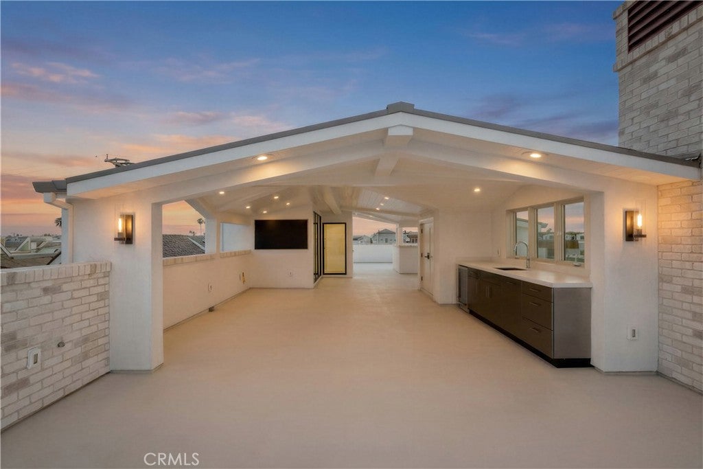 225 Diamond, Newport Beach CA 92662 - Photo 26