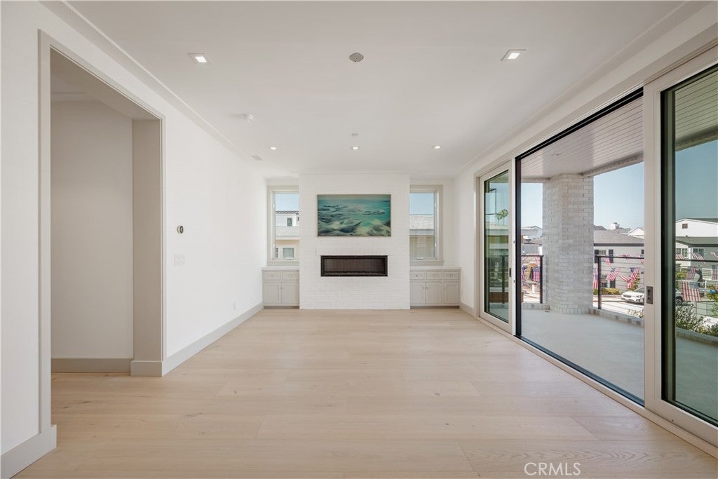 225 Diamond, Newport Beach CA 92662 - Photo 11