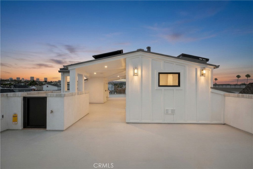 225 Diamond, Newport Beach CA 92662 - Photo 29