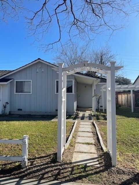 Photo of 5430 Clovercrest Drive, San Jose, CA 95118 (MLS # ML82039987)