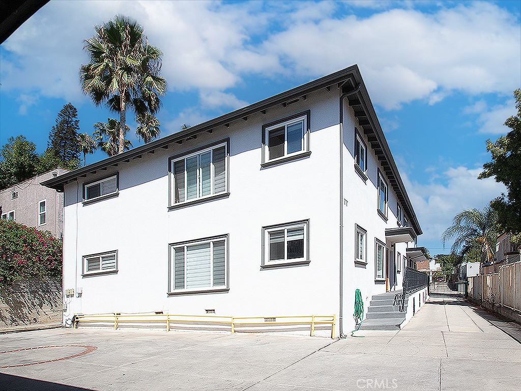 Experience classic Hollywood living with modern upgrades in this fully renovated 1-bedroom, 1-bath apartment located in a quiet 6-unit building just north of Hollywood Blvd.This spacious unit features approximately 682 sqft of bright, open living space with original hardwood floors, high ceilings, and large windows throughout. The newly updated kitchen includes quartz countertops, stainless steel appliances, and sleek cabinetry. The bathroom has also been renovated with contemporary finishes and fixtures. Enjoy the perfect balance of character and convenience in a peaceful, residential pocket of the Hollywood Hills—just minutes from the Walk of Fame, Pantages Theatre, and Franklin Village.
