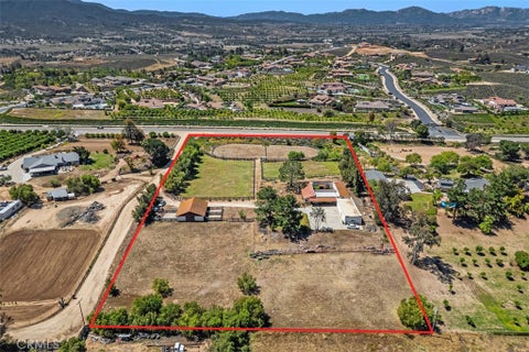 Photo of 35820 Pauba Rd RD, Temecula, CA 92592 (MLS # SW26152954)