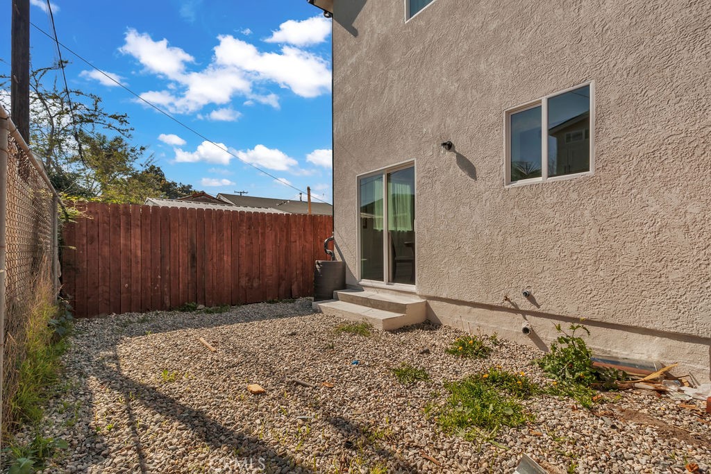 2032 E Stockwell