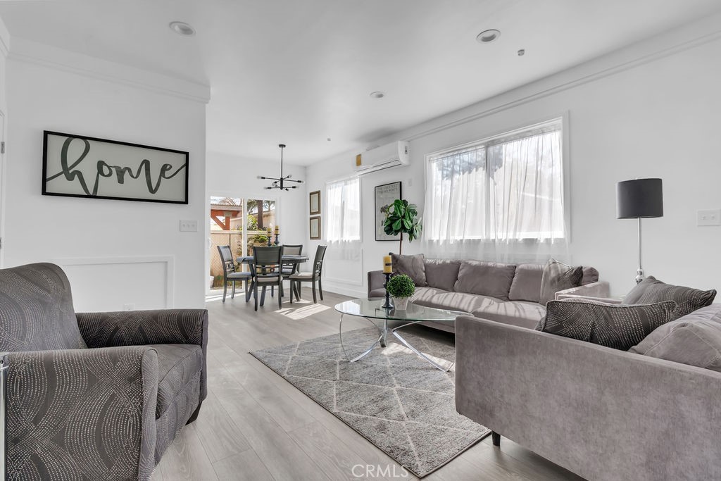 2032 E Stockwell