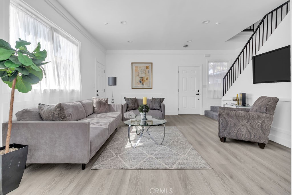 2032 E Stockwell