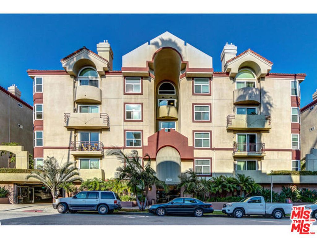 Photo of 620 S Gramercy Place #103, Los Angeles, CA 90005 (MLS # 25615115)