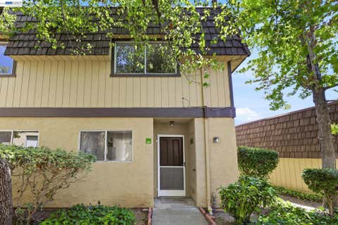 Photo of 10401 Shaw St St #401, Oakland, CA 94605 (MLS # 41145215)