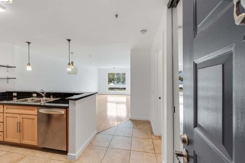 Photo of 6400 Christie Ave Ave #4225, Emeryville, CA 94608 (MLS # 41134610)