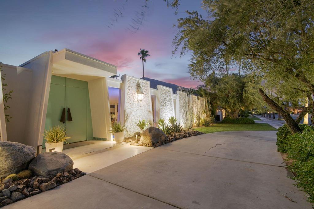1999 S Joshua Tree Place
