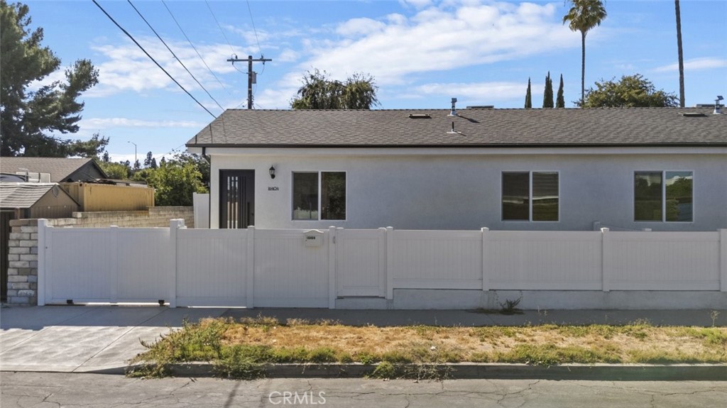Brand new ADU for rent in the desirable neighborhood of Granada Hills. Tucked away in a quiet residential area, this thoughtfully designed unit offers the perfect blend of modern style and everyday function. Enjoy central A/C to stay cool year-round, a full in-unit washer and dryer for added ease, and a private outdoor sitting area ideal for relaxing or entertaining guests. With quick access to the 118 and 405 freeways, commuting is a breeze. Plus, you're just minutes from local shops, schools, restaurants, and public transportation. This is the perfect place to call home.