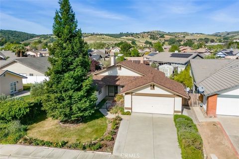 Photo of 1719 Willowbank Ln, Paso Robles, CA 93446 (MLS # SC26057367)
