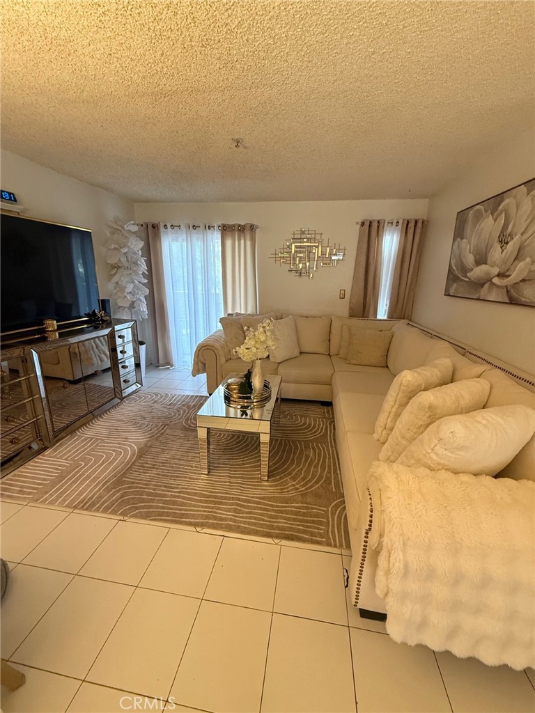 Photo 1 of 10 — 450 E 4th 103, Santa Ana, CA 92701