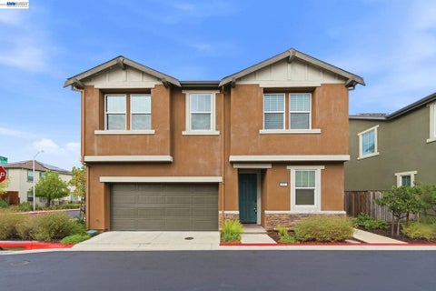 Photo of 617 Whisper Ln LN, Pittsburg, CA 94565 (MLS # 41150464)