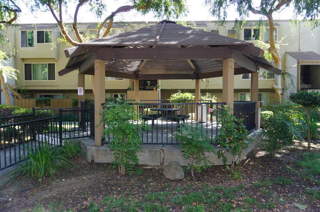 320 Auburn Way 3
