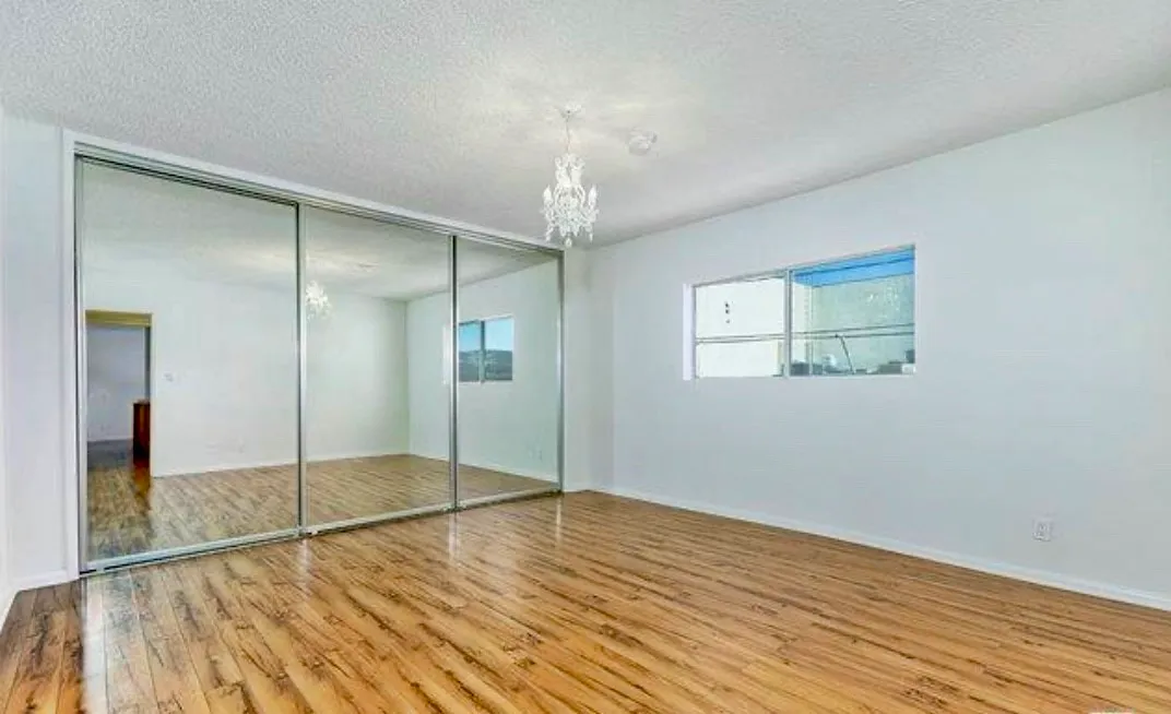 Sherman Oaks, California 91423, United States, 2 Bedrooms Bedrooms, ,2 BathroomsBathrooms,Residential,Active,85422