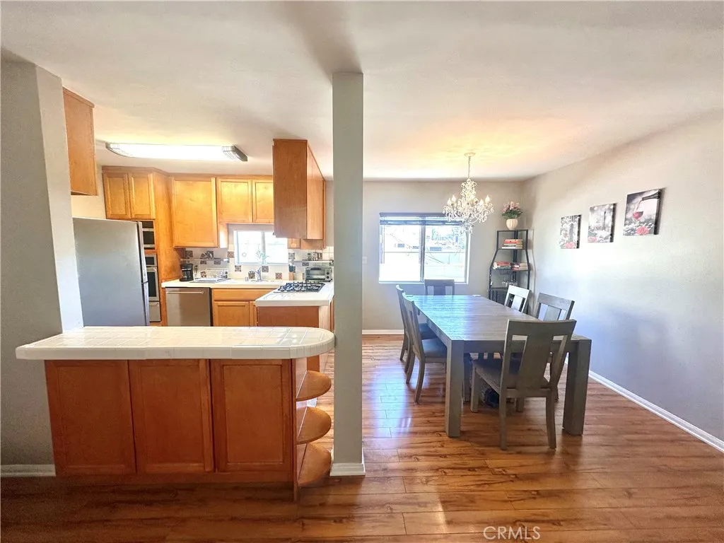 Sherman Oaks, California 91423, United States, 2 Bedrooms Bedrooms, ,2 BathroomsBathrooms,Residential,Active,85422