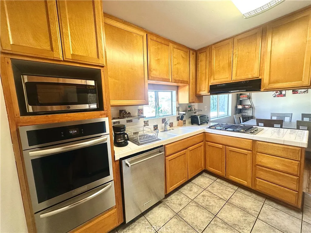 Sherman Oaks, California 91423, United States, 2 Bedrooms Bedrooms, ,2 BathroomsBathrooms,Residential,Active,85422