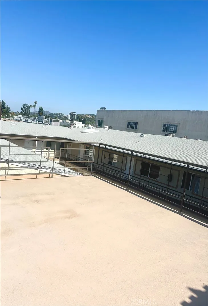 Sherman Oaks, California 91423, United States, 2 Bedrooms Bedrooms, ,2 BathroomsBathrooms,Residential,Active,85422