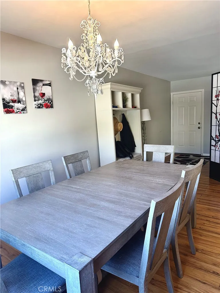 Sherman Oaks, California 91423, United States, 2 Bedrooms Bedrooms, ,2 BathroomsBathrooms,Residential,Active,85422