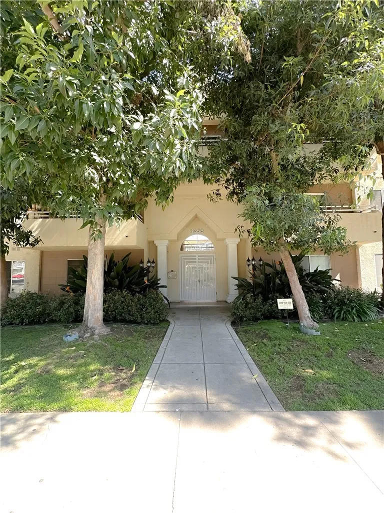 Sherman Oaks, California 91423, United States, 2 Bedrooms Bedrooms, ,2 BathroomsBathrooms,Residential,Active,85422