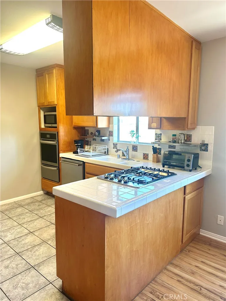 Sherman Oaks, California 91423, United States, 2 Bedrooms Bedrooms, ,2 BathroomsBathrooms,Residential,Active,85422