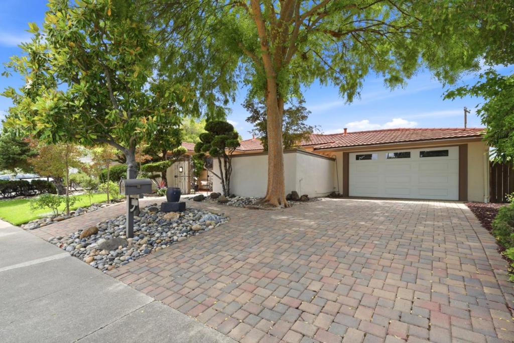 1239 Claiborne Drive