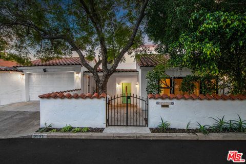 Photo of 3323 N Knoll Drive, Los Angeles, CA 90068 (MLS # 26660363)