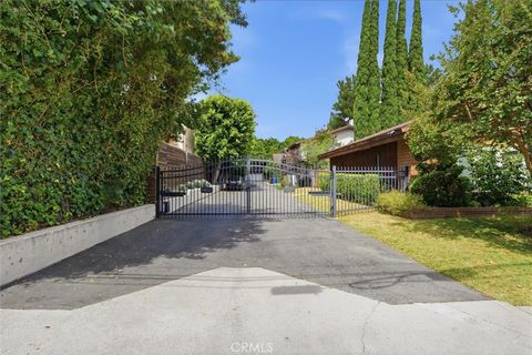 Photo of 4801 Gloria Avenue, Encino, CA 91436 (MLS # SB26114559)