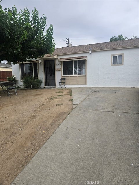 Photo of 1206 Crawford ST, Bakersfield, CA 93305 (MLS # PW26121110)