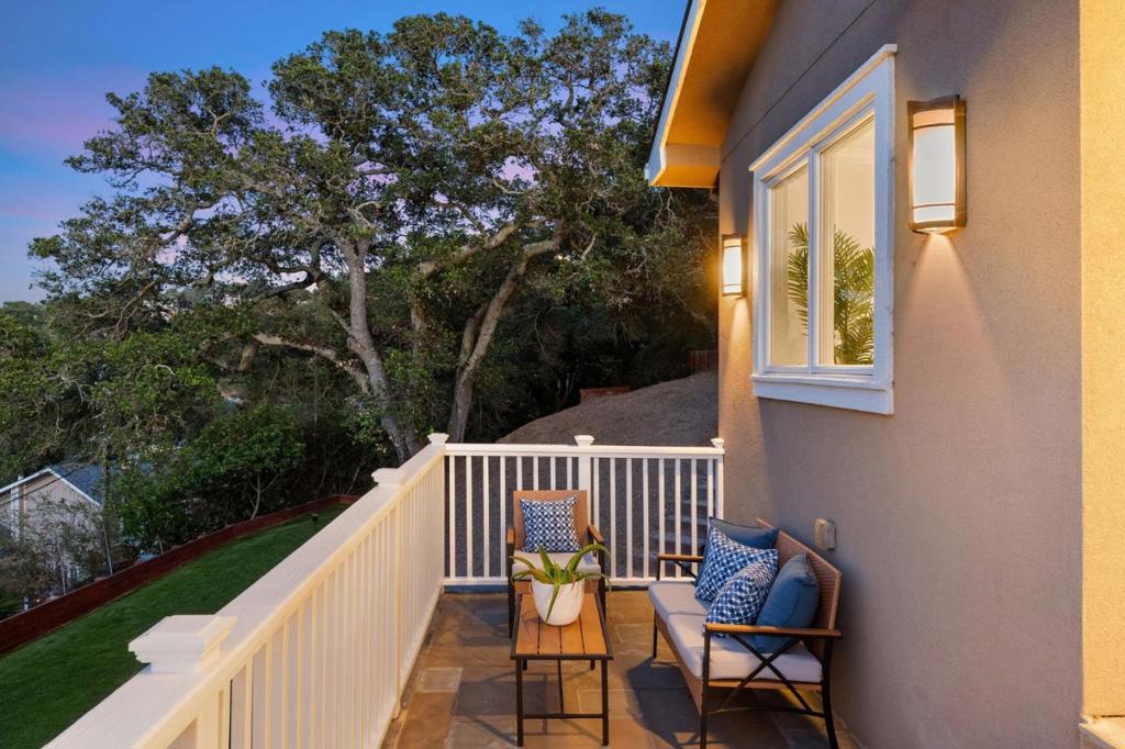 103 Winding Way