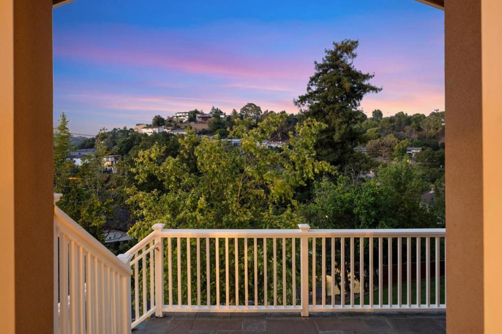 103 Winding Way