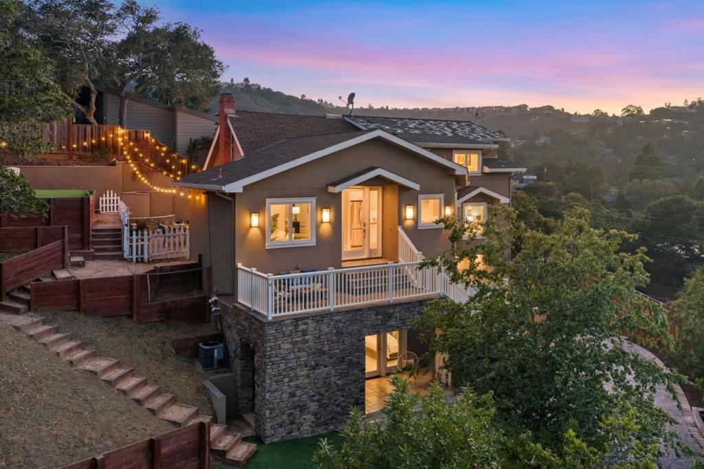 103 Winding Way