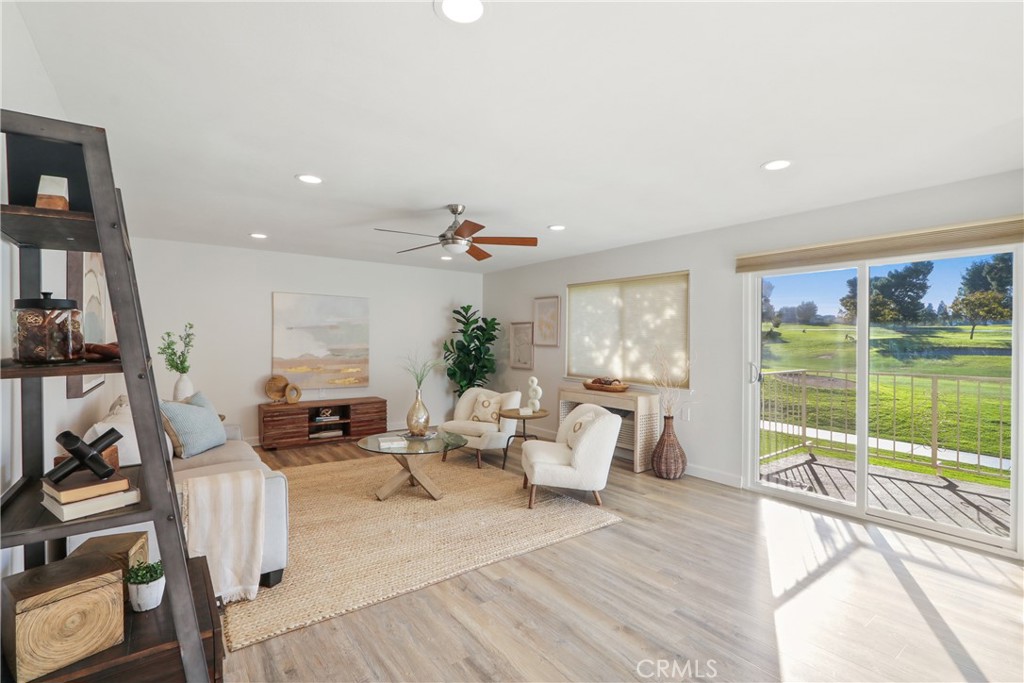 2389 W Via Mariposa W 2E