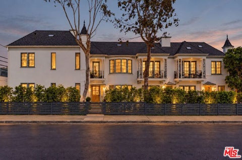 Photo of 517 Rose Avenue, Venice, CA 90291 (MLS # 26101823)