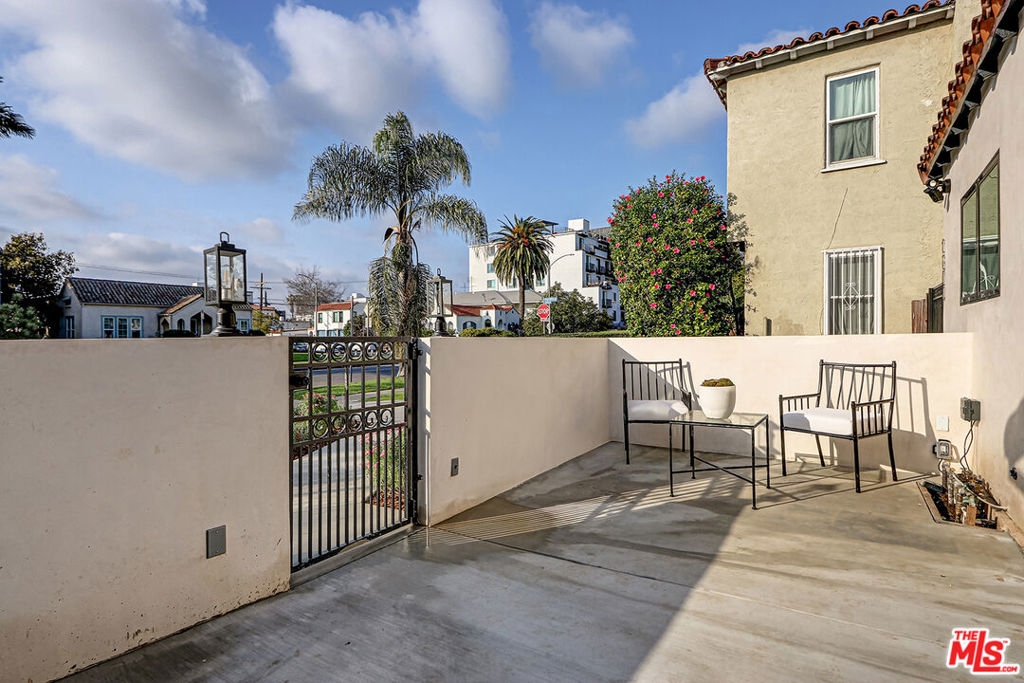 1606 S Orange Grove Avenue