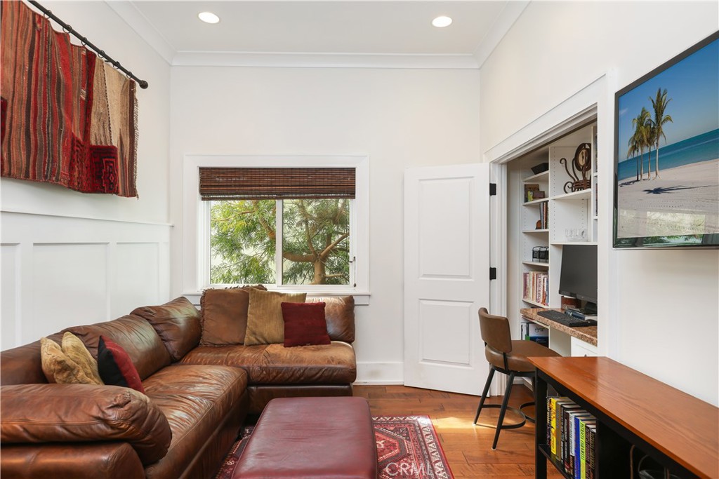 Corona del Mar North of PCH (CNHW) - Residential