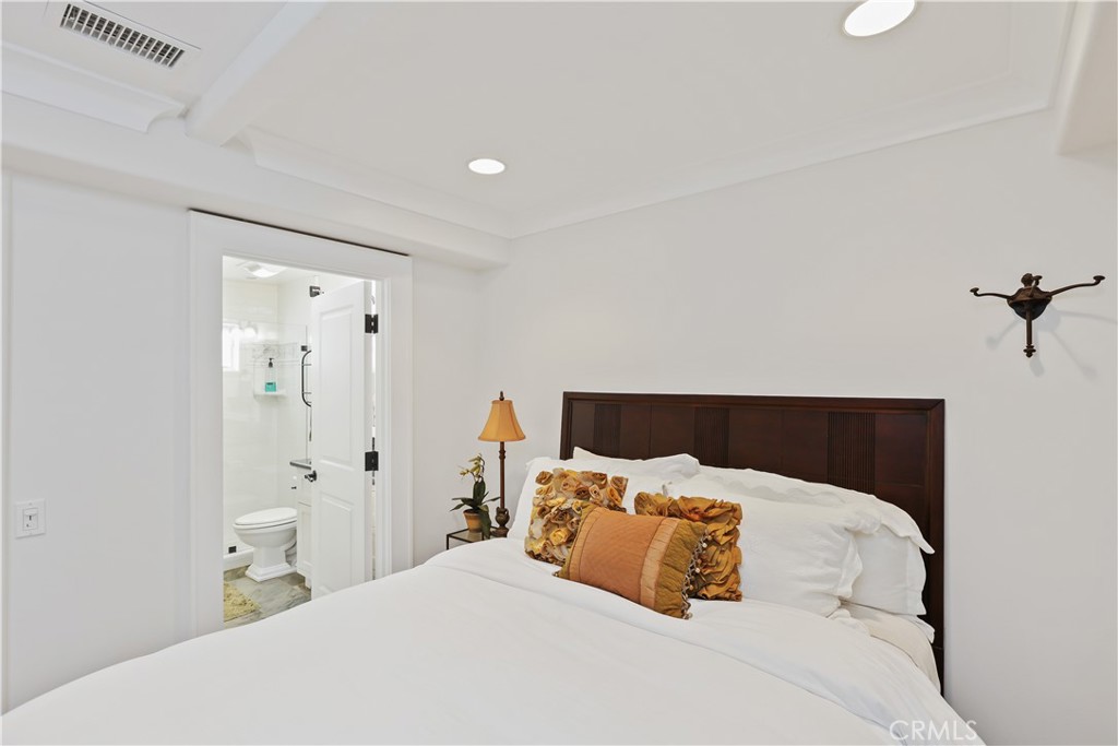 Corona del Mar North of PCH (CNHW) - Residential