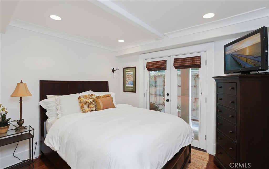 Corona del Mar North of PCH (CNHW) - Residential