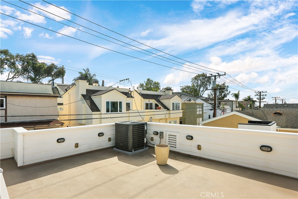 Corona del Mar North of PCH (CNHW) - Residential