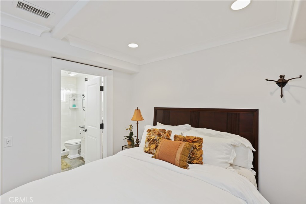 Corona del Mar North of PCH (CNHW) - Residential