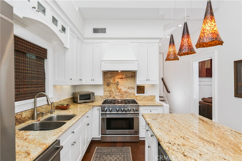 Corona del Mar North of PCH (CNHW) - Residential