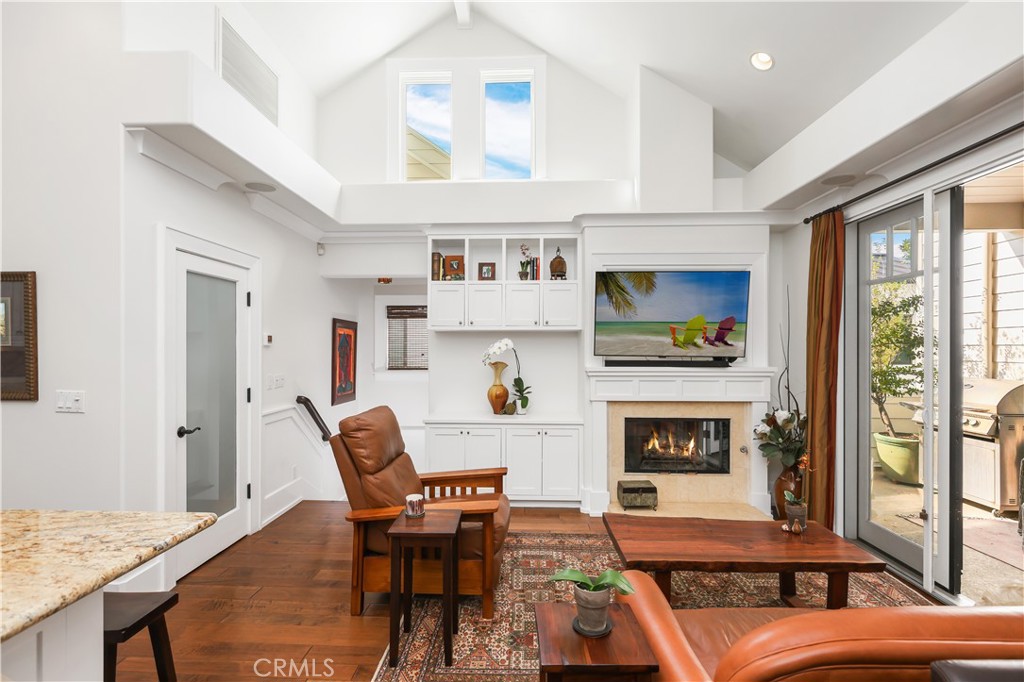 Corona del Mar North of PCH (CNHW) - Residential