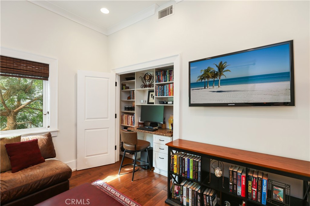 Corona del Mar North of PCH (CNHW) - Residential