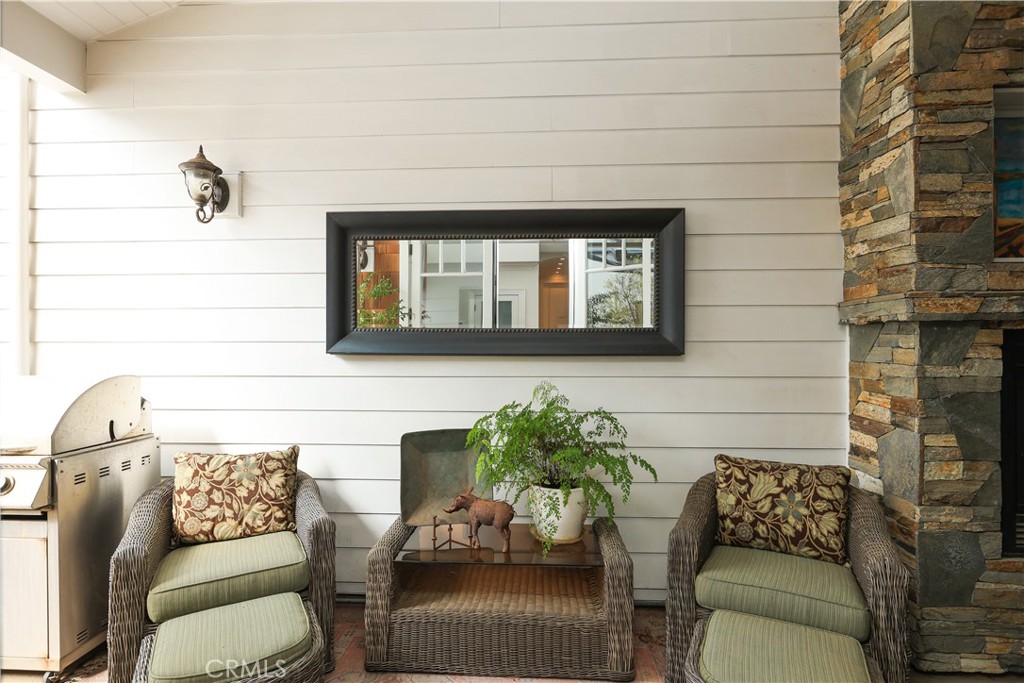 Corona del Mar North of PCH (CNHW) - Residential